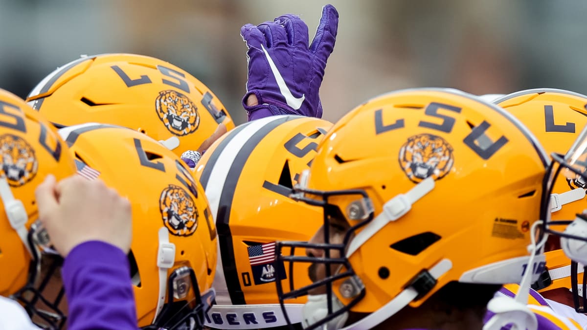 LSU Football on X: Hey @LSU students, stop by Fall Fest from 11-1 to see  the alternate uniform in person! #GeauxTigers  / X