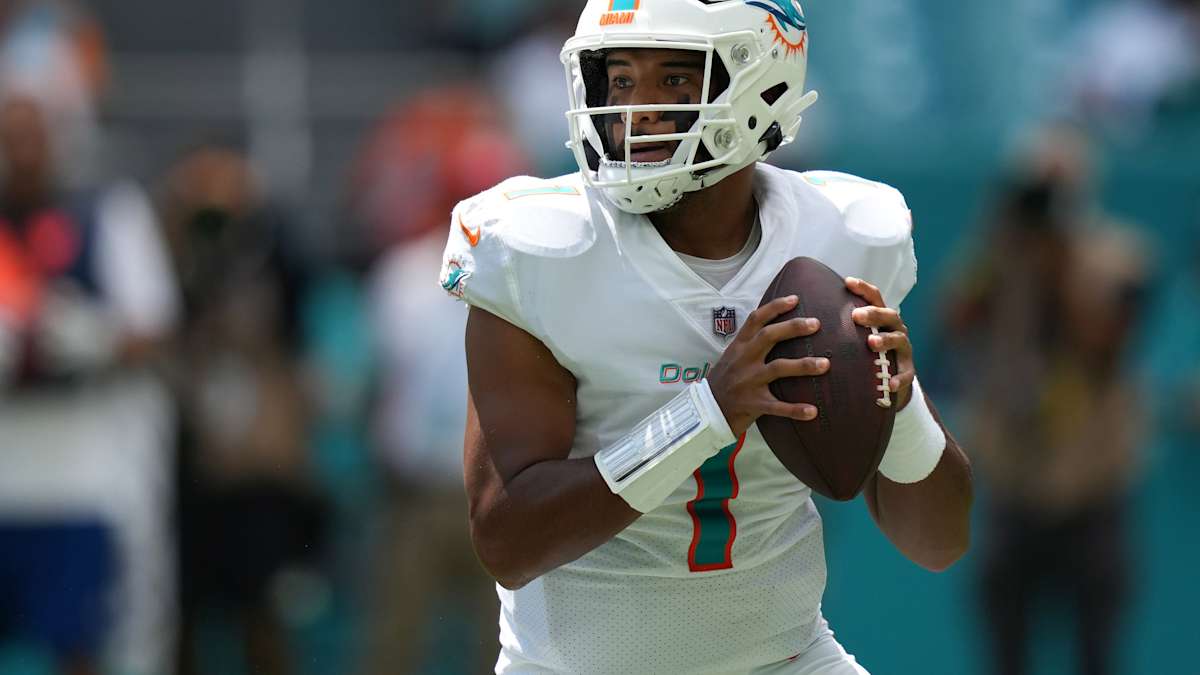 Miami Dolphins Quarterback Tua Tagovailoa Chasing Historic Passing Campaign  - Sports Illustrated New York Giants News, Analysis and More