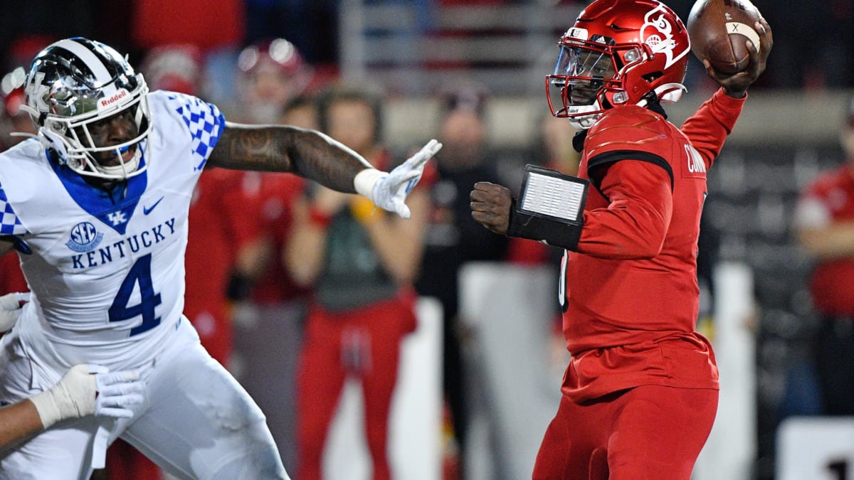 Kentucky football jerseys voted 'Uni of the Year'