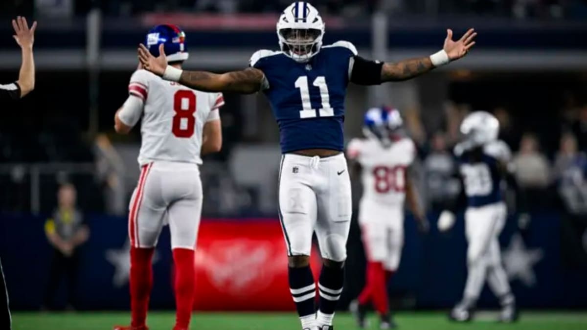 Dallas Cowboys vs. New York Giants. NFL Game. American Football League  match. Silhouette of professional player with open arms, who holds ball in  hand Stock Photo - Alamy