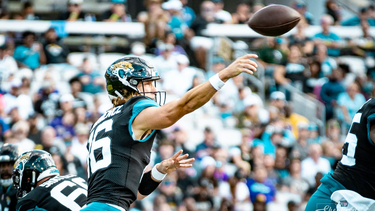 Jacksonville Jaguars quarterback Trevor Lawrence (16) talks to referee Land  Clark (130) before an NFL football game against the Baltimore Ravens,  Sunday, Nov. 27, 2022, in Jacksonville, Fla. (AP Photo/John Raoux Stock  Photo - Alamy