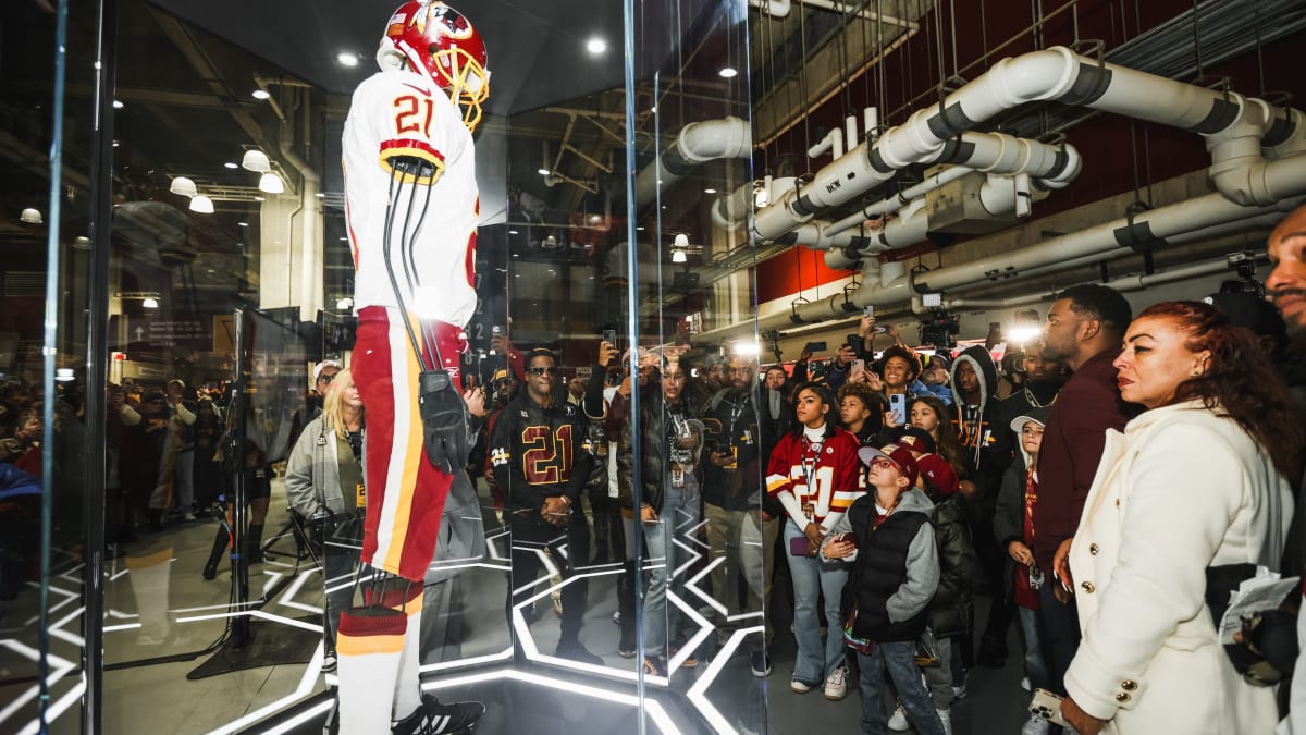 NFL world blasts embarrassing Sean Taylor statue