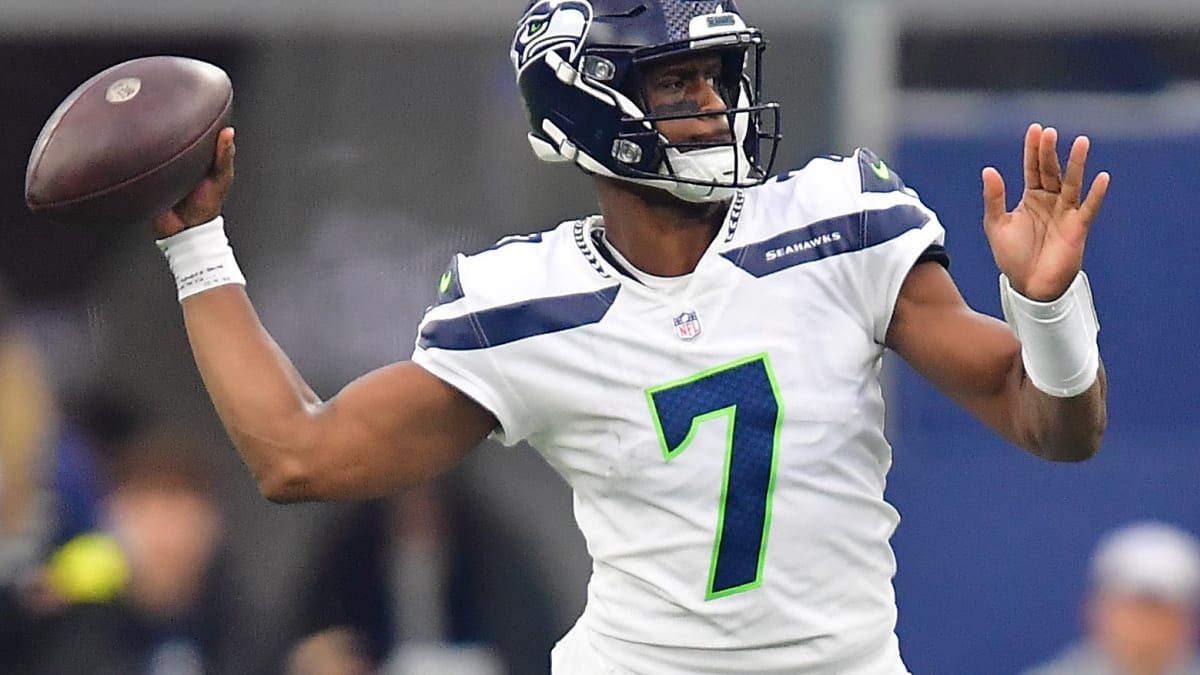 Geno Smith Exits Seahawks-Giants Game With Injury From Questionable Hit on  Sideline - Sports Illustrated