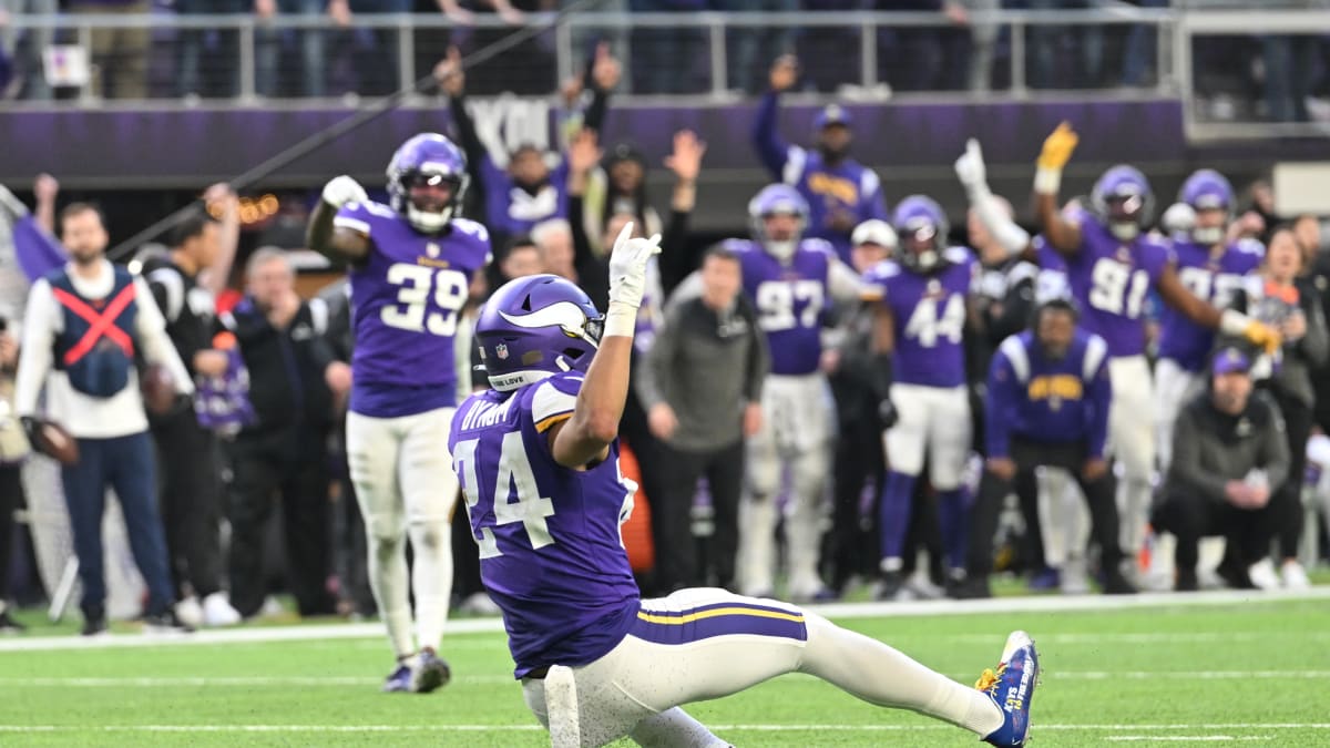 Vikings hang on, again, for 27-22 victory over White, Jets