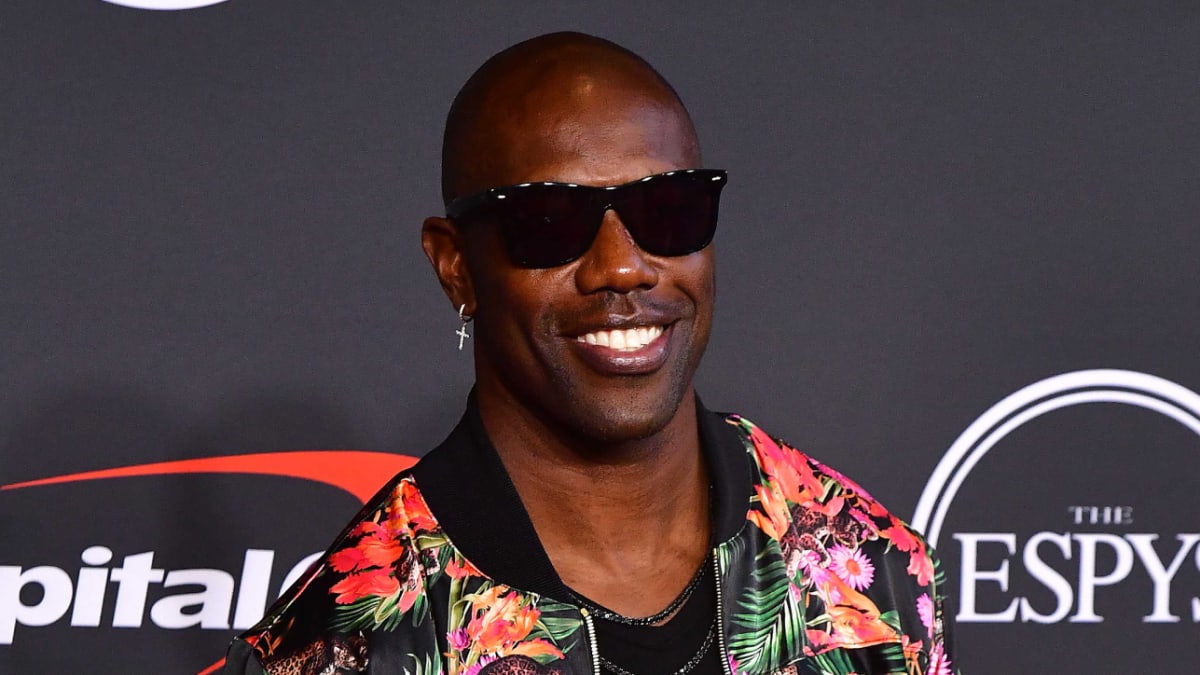 Terrell Owens can't wait for Hall call as bitter wide receiver buys gold  jacket with his NFL stats on the back – New York Daily News