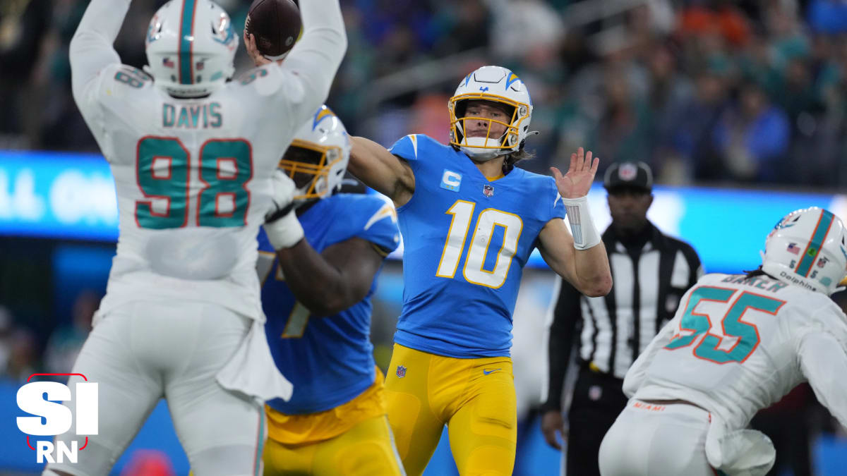 Justin Herbert, Chargers upset Dolphins 23-17 - Sports Illustrated