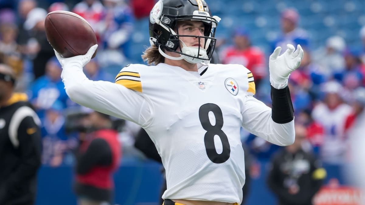 Kenny Pickett tries on Steelers helmet for first time 