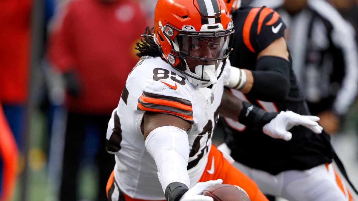 Cleveland Browns tight end David Njoku (85) walks off of the field at  halftime during an NFL pre-season football game against the Washington  Commanders, Friday, Aug. 11, 2023, in Cleveland. (AP Photo/Kirk