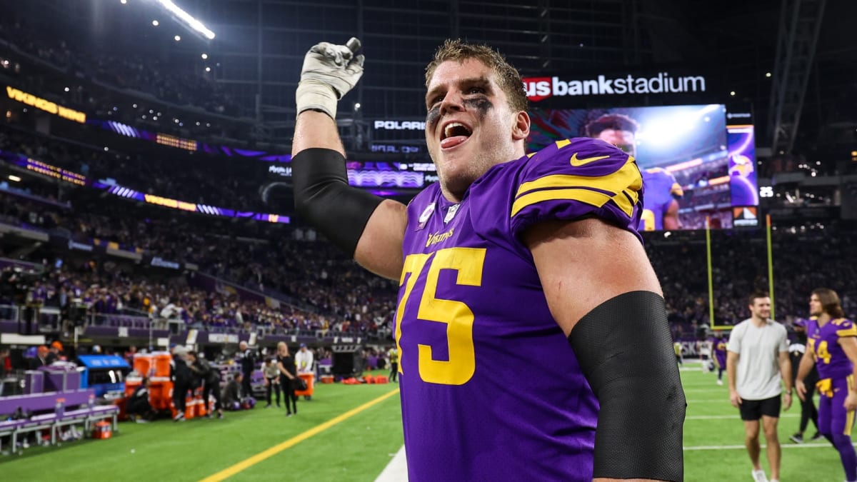 Vikings offensive line suddenly a major concern as injuries pile up