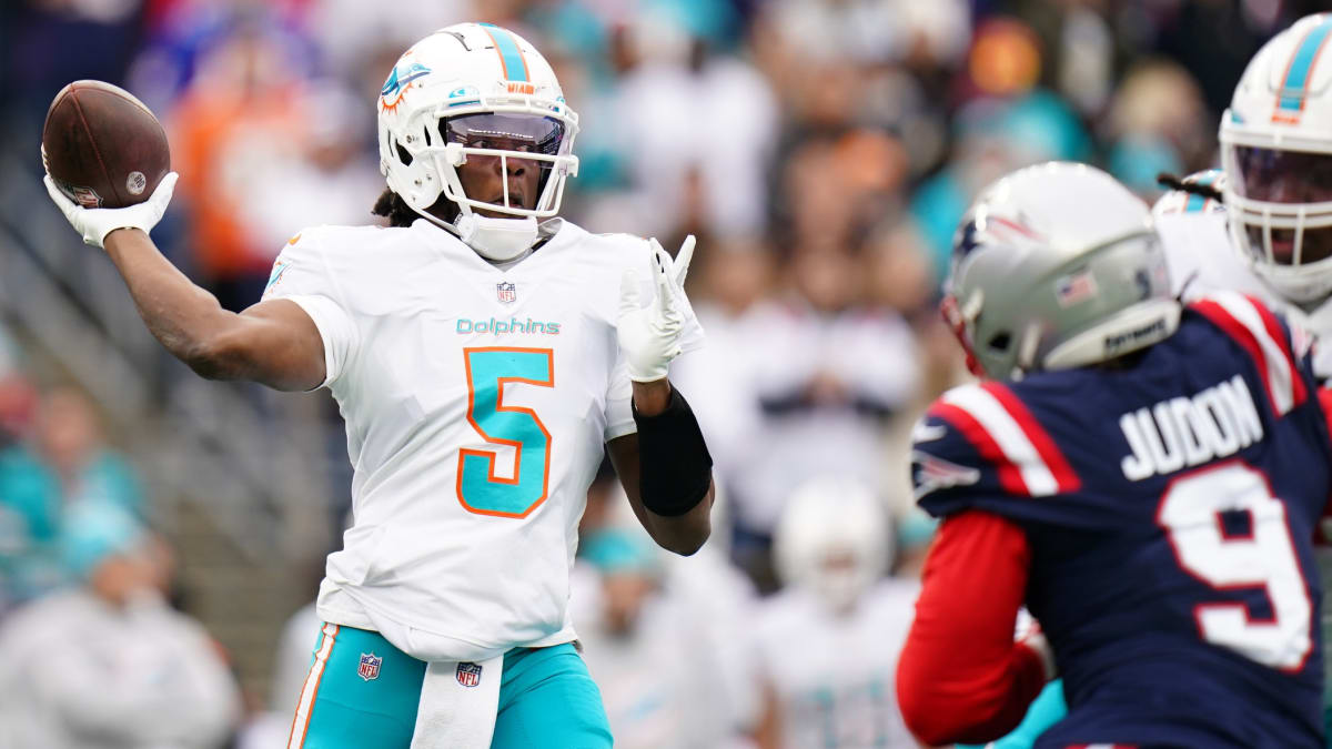 Teddy Bridgewater, Miami Dolphins quarterback, draws up a play for his old  high school team - Sports Illustrated High School News, Analysis and More