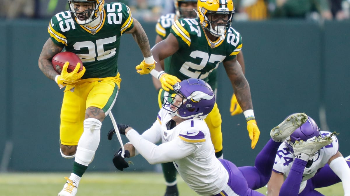 Packers slam Vikings at Lambeau