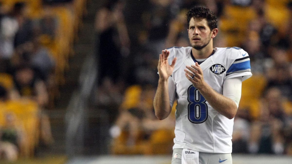 Dan Orlovsky praised for 'most powerful TV moment ever' as he prays for  Damar Hamlin on live show