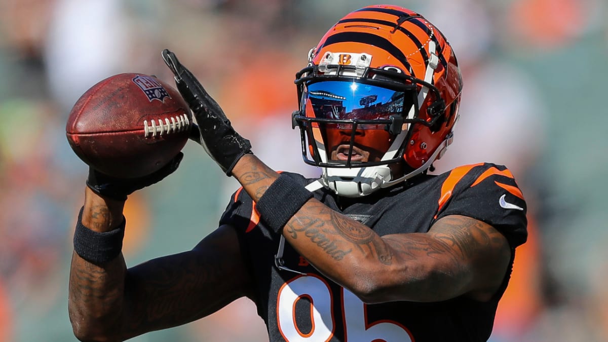 Bengals' Tee Higgins got word that Bills' Damar Hamlin is awake