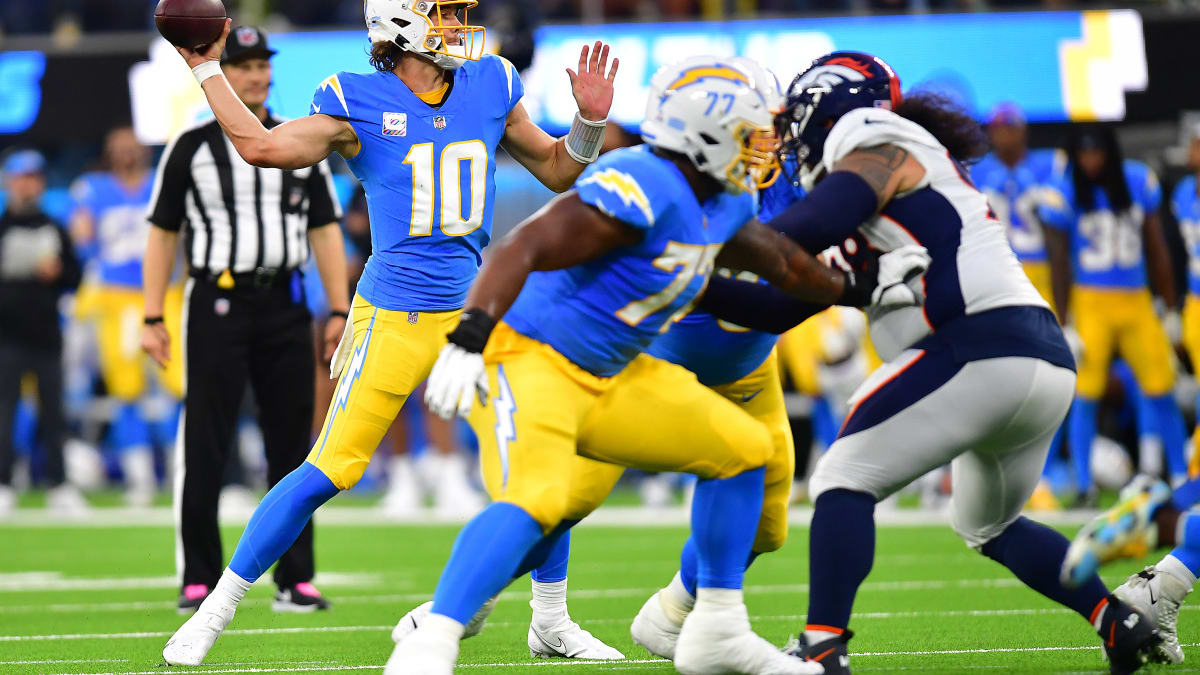 Carson, CALIFORNIA, USA. 18th Nov, 2018. A giant flag was unfurled before  the Los Angeles Chargers played the Denver Broncos at the StubHub Center in  Carson on Sunday, Nov. 18, 2018. Credit: