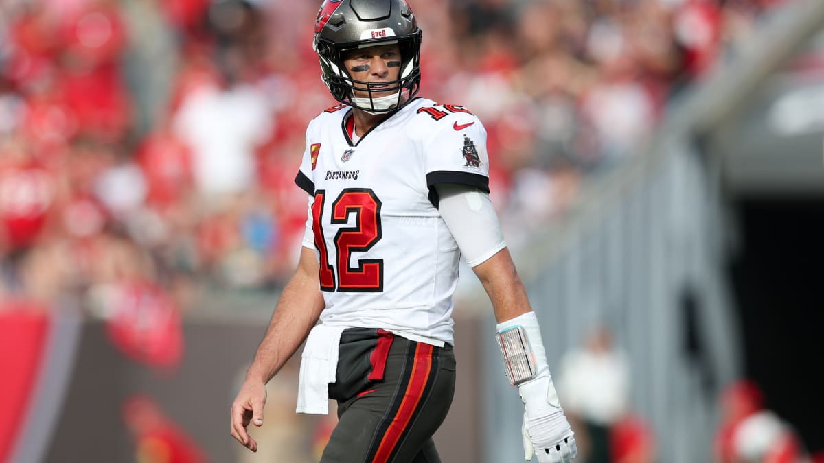 Atlanta Falcons quarterback Logan Woodside (6) warms up before an NFL  football game against the Tampa Bay Buccaneers, Sunday, Jan. 8, 2023, in  Atlanta. The Atlanta Falcons won 30-17. (AP Photo/Danny Karnik