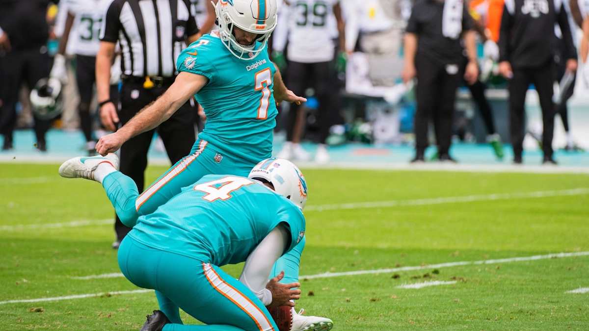 Steelers keep their end of bargain, but Dolphins' win will keep them out of  playoffs