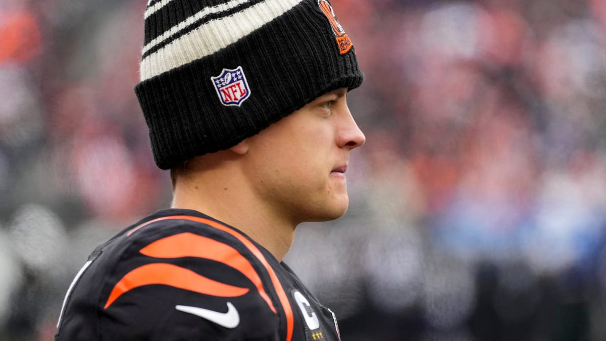 Joe Burrow Arrives in Pink Outfit Ahead of Bengals-Chiefs AFC