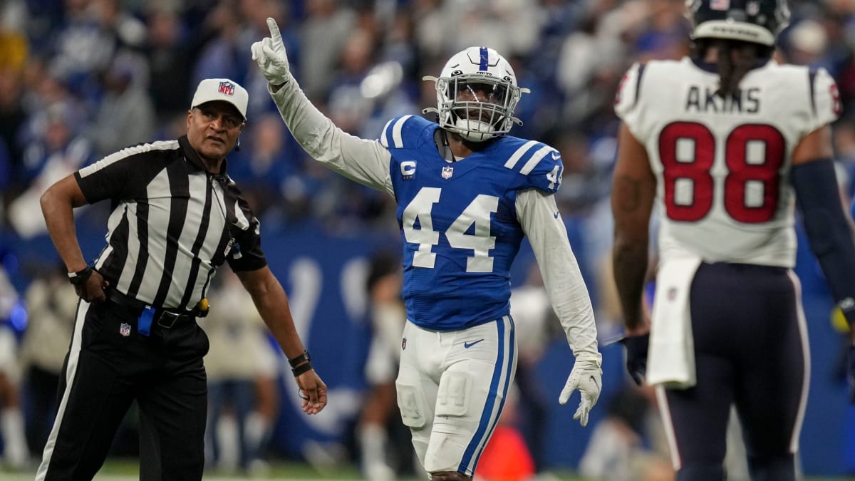 Indianapolis Colts Linebacker Zaire Franklin looks on in game action  News Photo - Getty Images