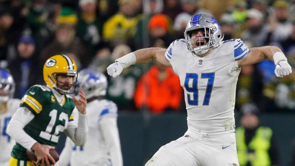 Lions dash Packers playoff hopes, clinch first winning record