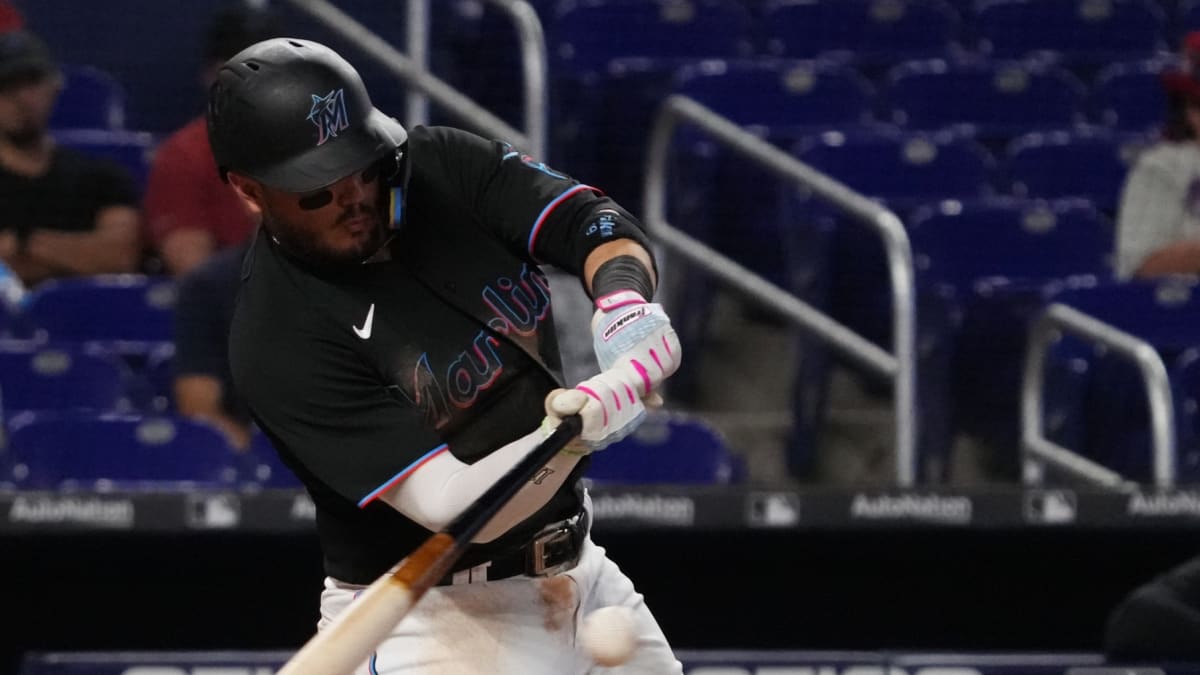 Marlins SS Miguel Rojas nearing vesting option threshold