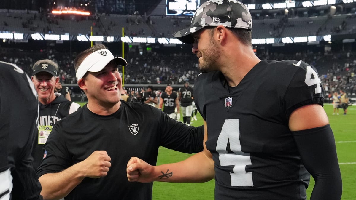 Derek Carr's newfound fearlessness has the Raiders rolling - Sports  Illustrated