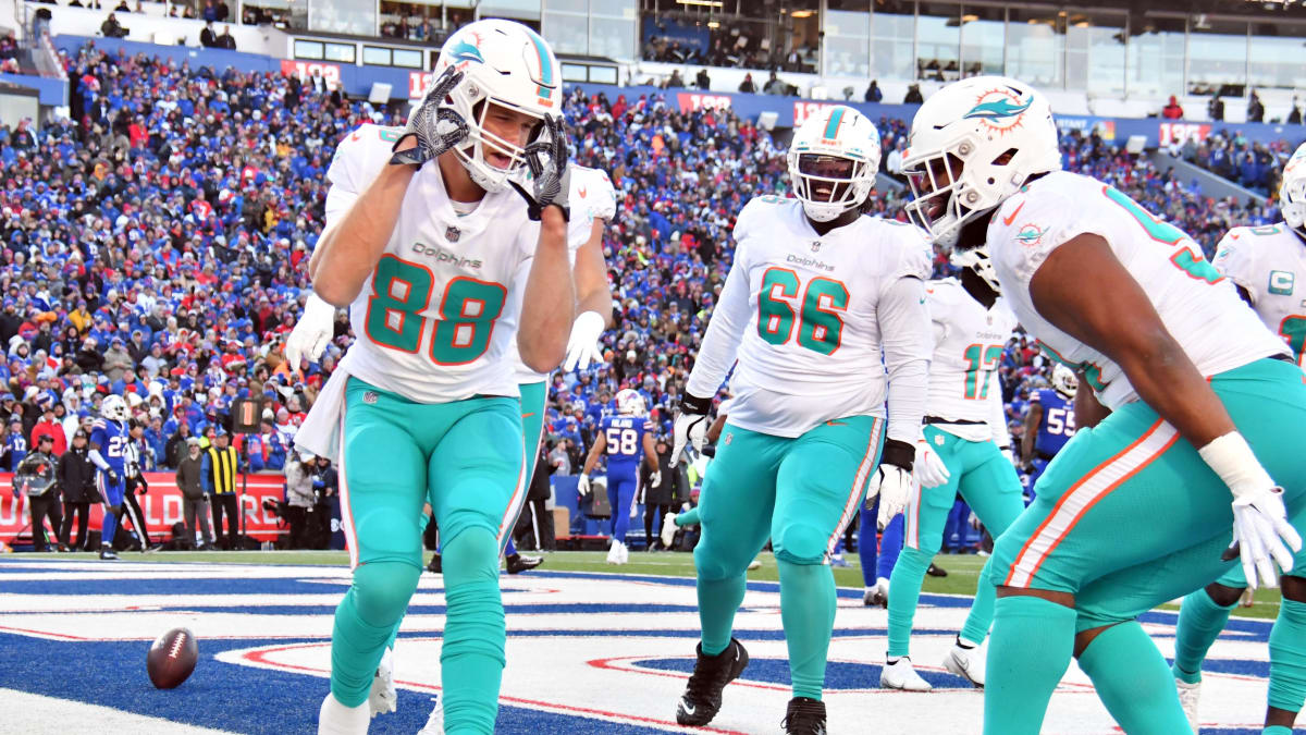 Miami Dolphins Free Agents 2022: Mike Gesicki and depth at running