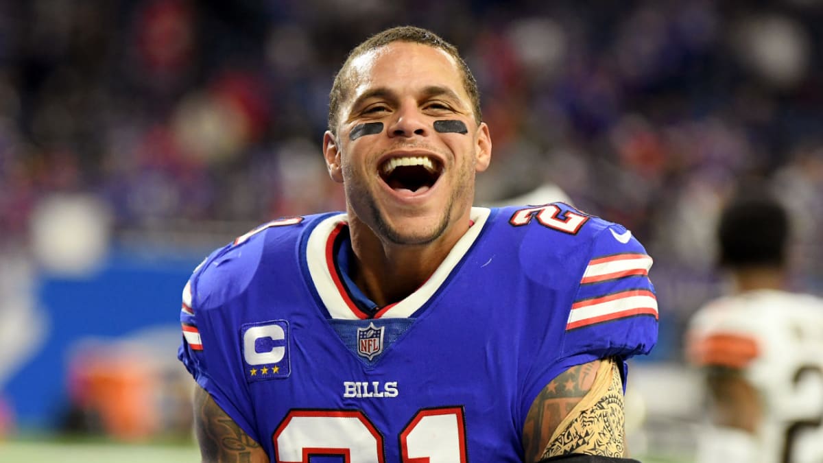 Jordan Poyer thinks Tom Brady should retire: 'Go be with your kids, Tom'