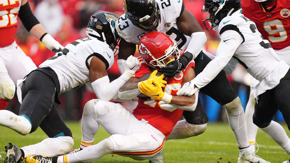 Jacksonville Jaguars linebacker Foyesade Oluokun (23) in action