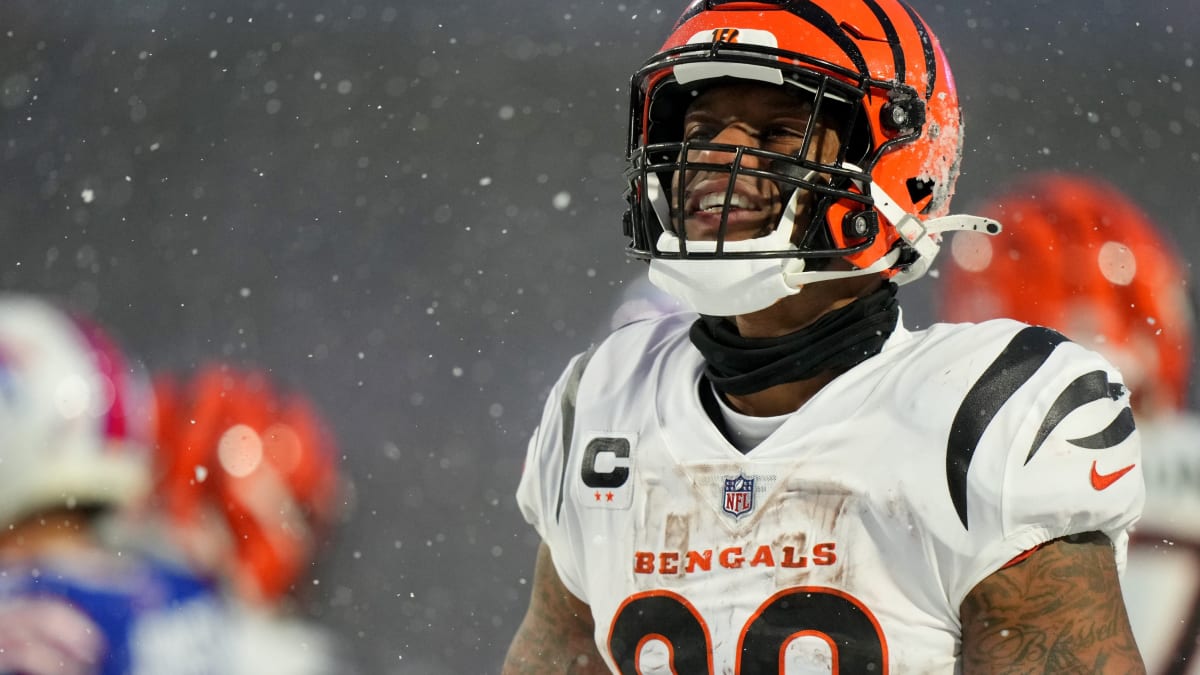 Joe Mixon makes a bold statement about Cordell Volson