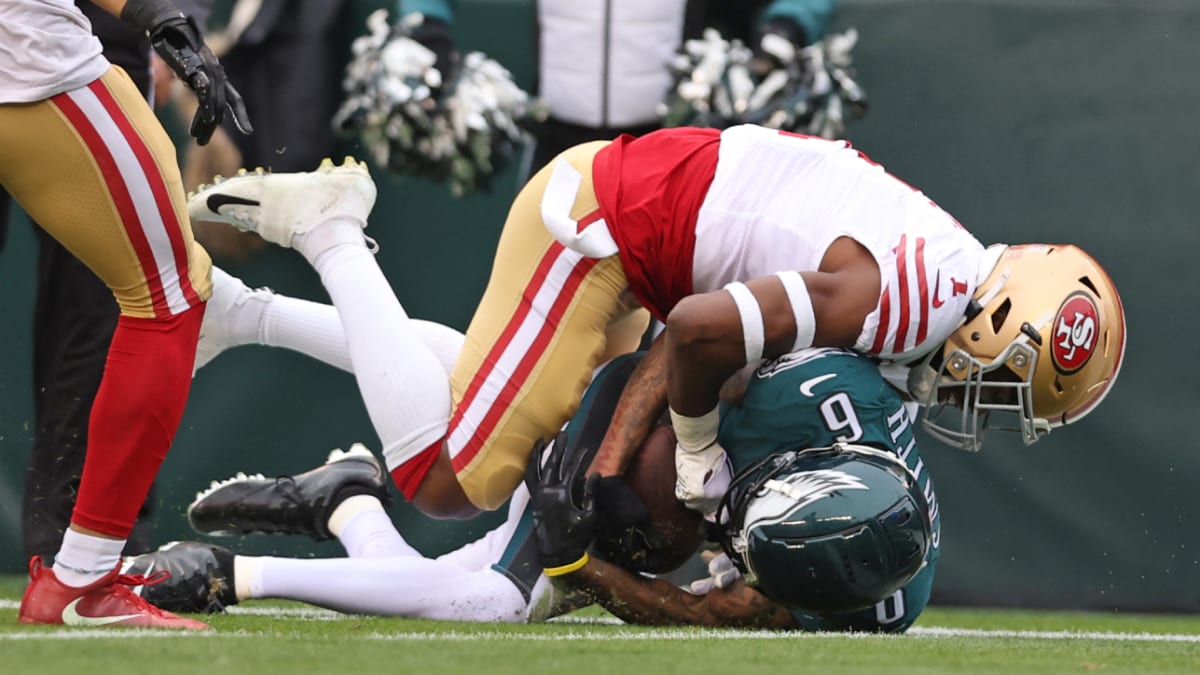 Replay shows DeVonta Smith's epic catch on 4th down should have been  overturned in NFC championship game