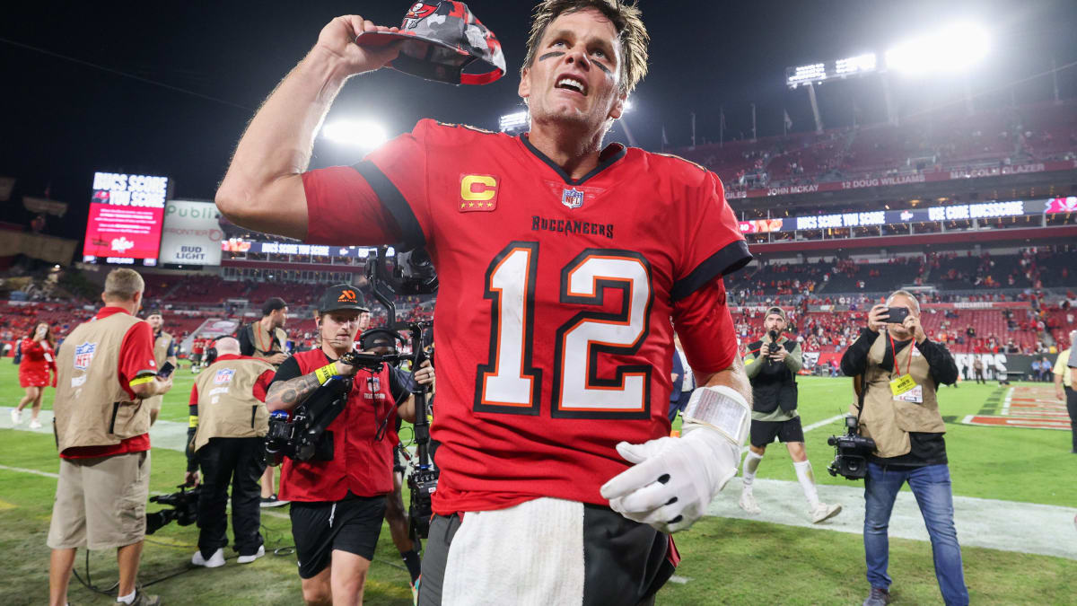 Tom Brady Touchdown Signs With Tampa Bay Buccaneers Shirt