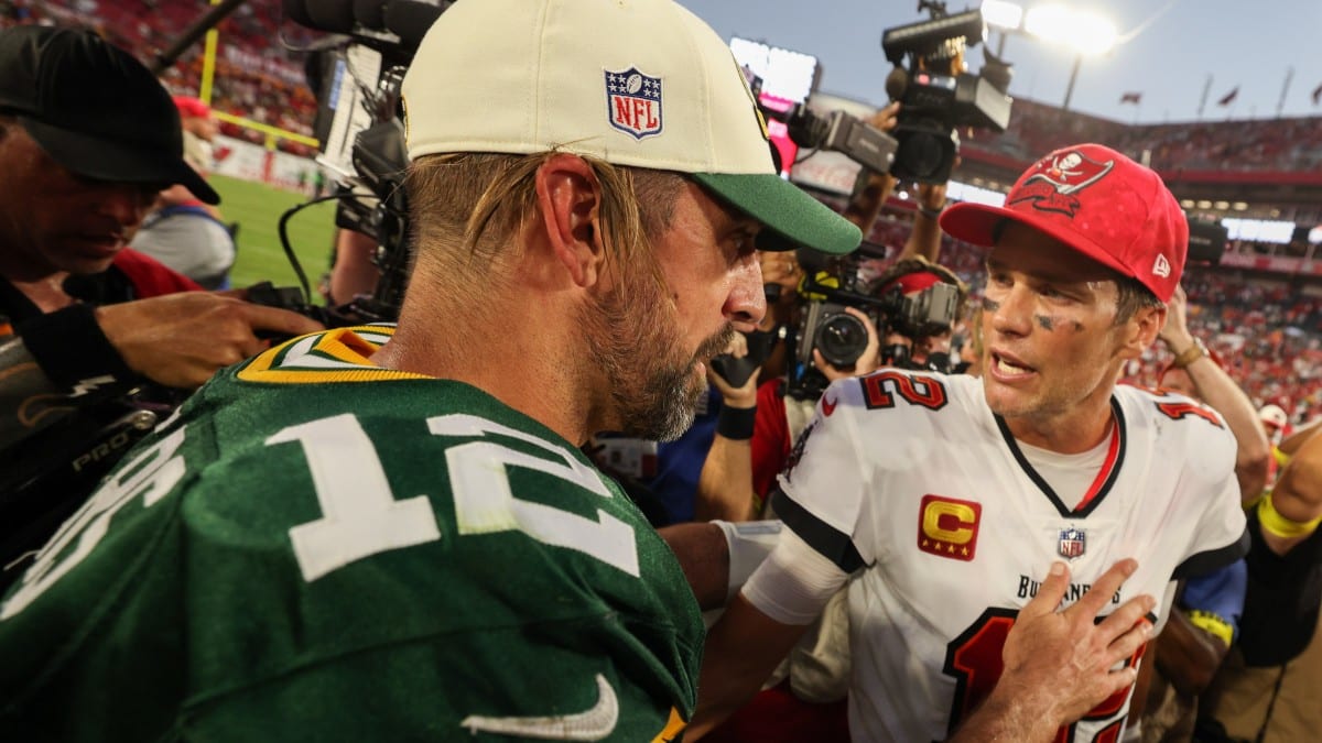 Rodgers throws for 2 TDs, Packers hold off Brady, Bucs 14-12