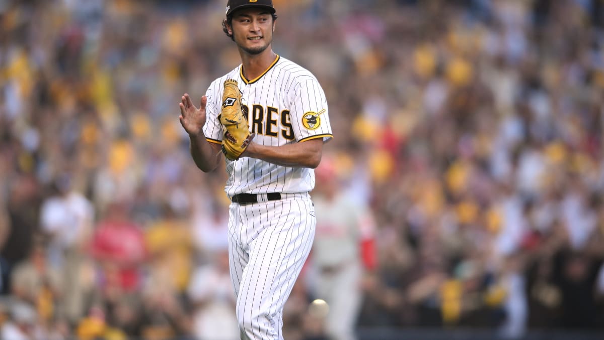 Yu Darvish's son is practicing his swing in the cage and sending the video  to his dad