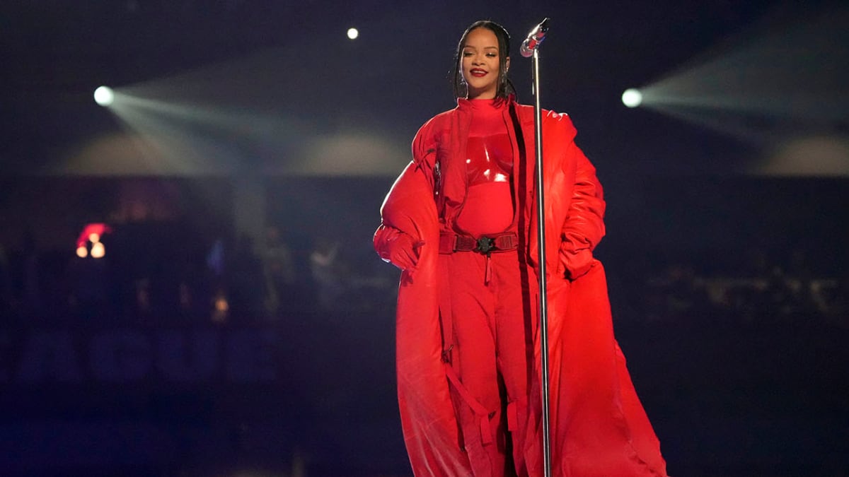 A Pregnant Rihanna Performs Super Bowl LVII Halftime Show: Watch – Rolling  Stone