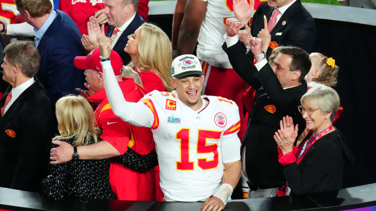 KC Chiefs QB Patrick Mahomes Announced as ESPY Winner for Best NFL Player -  Sports Illustrated Kansas City Chiefs News, Analysis and More