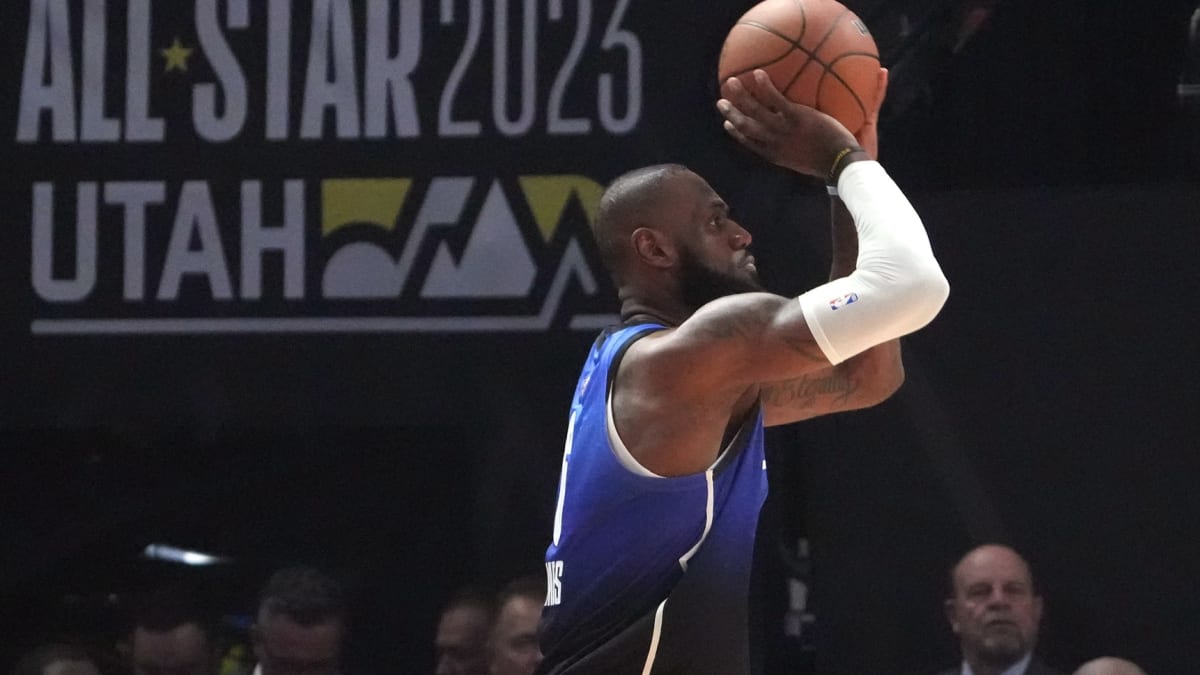 VIDEO: LeBron James Appeared To Get Injured During NBA All-Star Game On  This Play - Fastbreak on FanNation