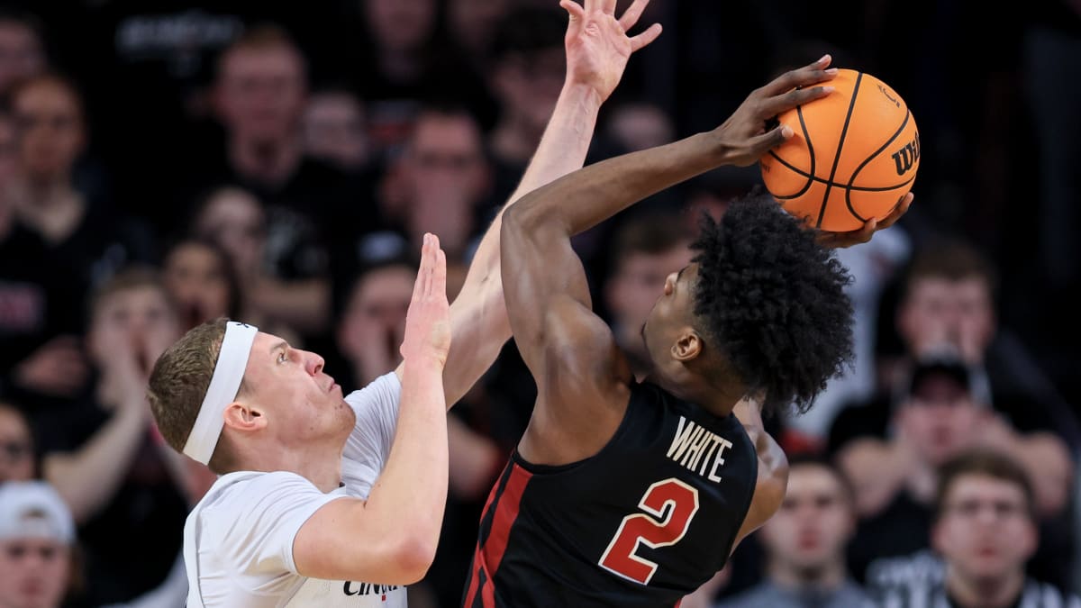 Three Man Weave: Cincinnati Bearcats Basketball Holds Off Temple 88-83 In  Overtime - All Bearcats