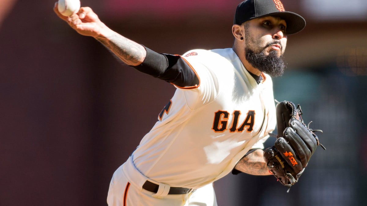 Hunter Pence removes emotional Sergio Romo from final Giants game – NBC  Sports Bay Area & California