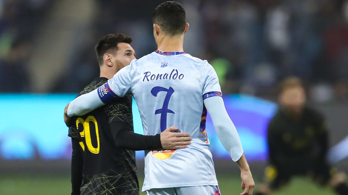 Football fans react to iconic photo of Lionel Messi and Cristiano Ronaldo