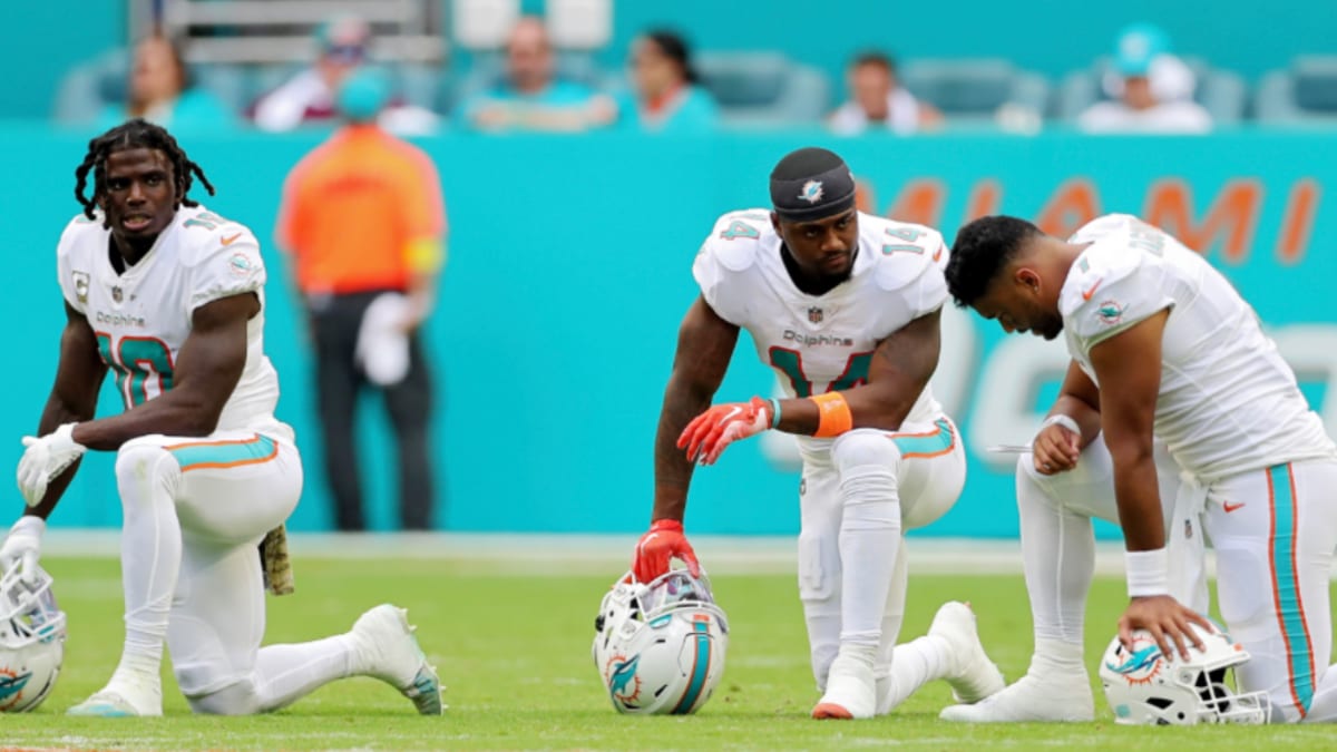 Tyreek Hill Miami Dolphins Unsigned Celebrates a Touchdown Photograph