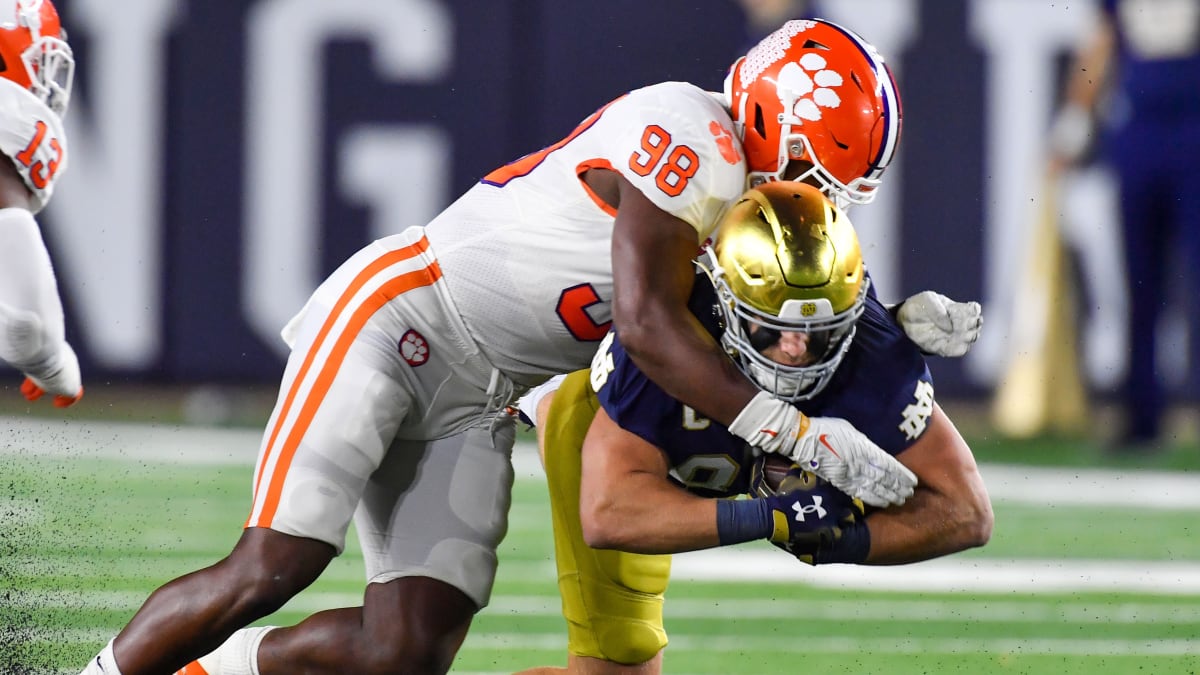 Green Bay Packers Seven-Round Mock Draft: Lukas Van Ness, Four Targets for  Jordan Love - Sports Illustrated Green Bay Packers News, Analysis and More