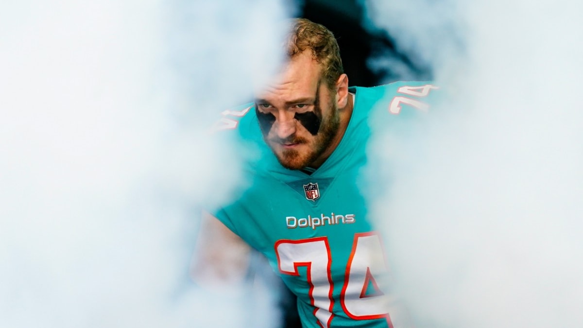 Dolphins' Liam Eichenberg taking snaps at center in OTAs