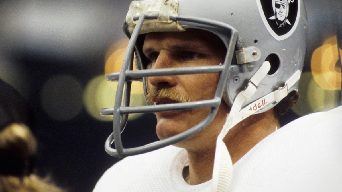 Linebacker Ted Hendricks of the Oakland Raiders in a 20 to 10 win