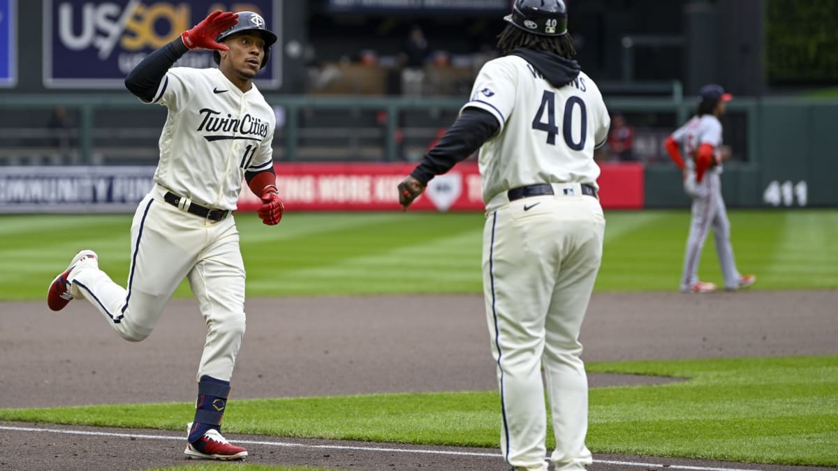 Nationals rally to defeat Twins 3-2 at chilly target Field