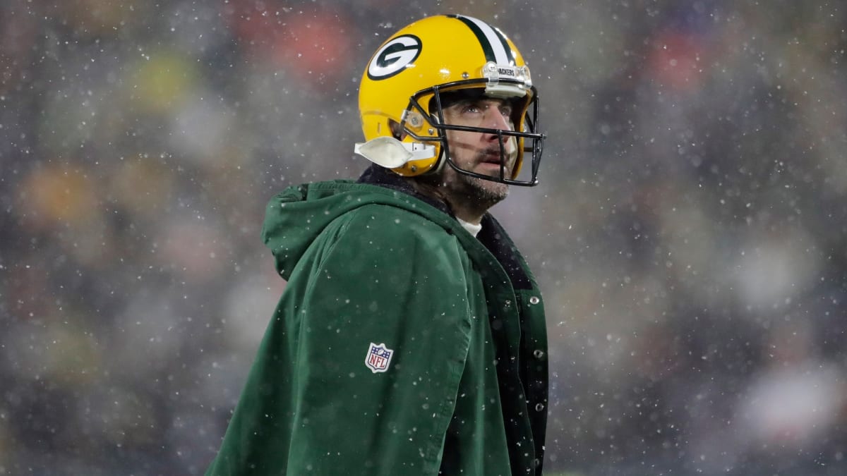 Aaron Rodgers tells different story of initial Brett Favre meeting - ABC7  New York