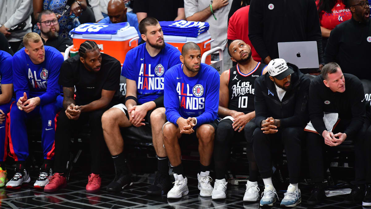 Clippers' Lue Says Kawhi Leonard 'Definitely' Has Injury: 'It's