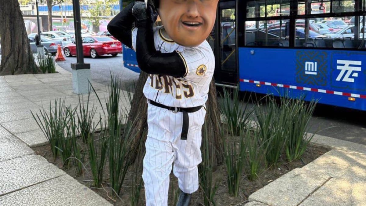 Padres Fans Roast Controversial Juan Soto Statue - Sports