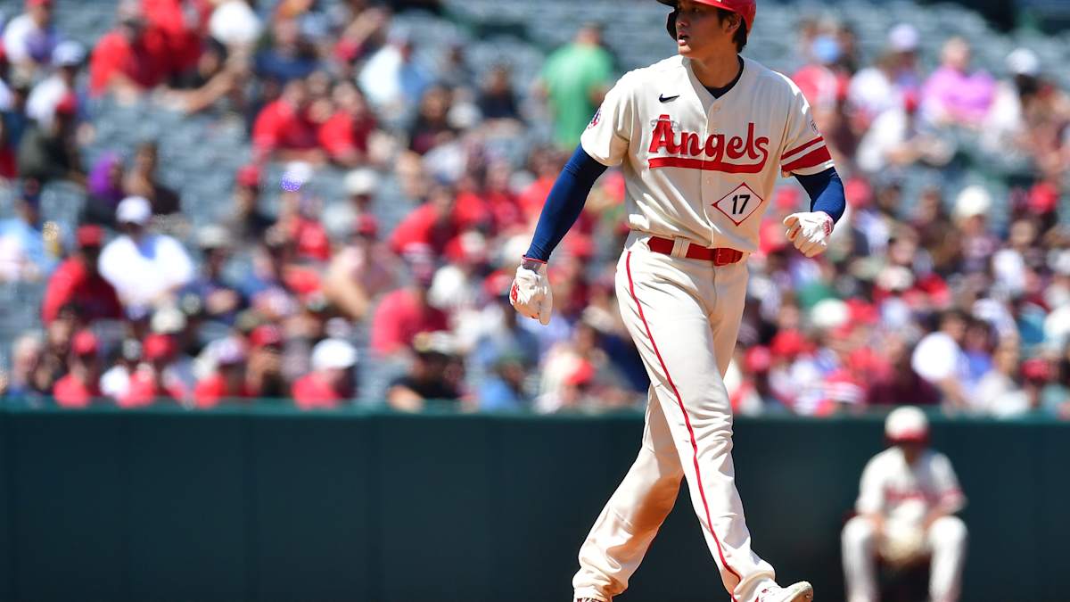 Debate: Phillies will eventually have to get rid of one uniform to