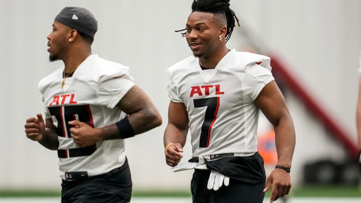 Falcons Twitter reacts to Bijan Robinson taking No. 7 from Koo