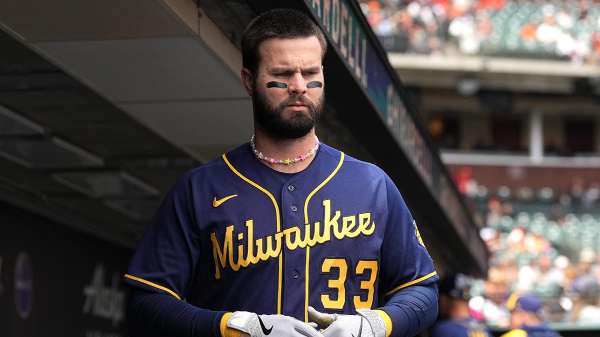 Jesse Winker hears boos as Milwaukee plays in Seattle